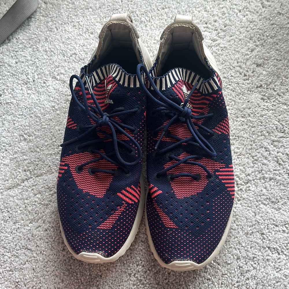 Adidas knit tennis shoe